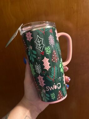 “Merry Mistletoe” Swig insulated mug